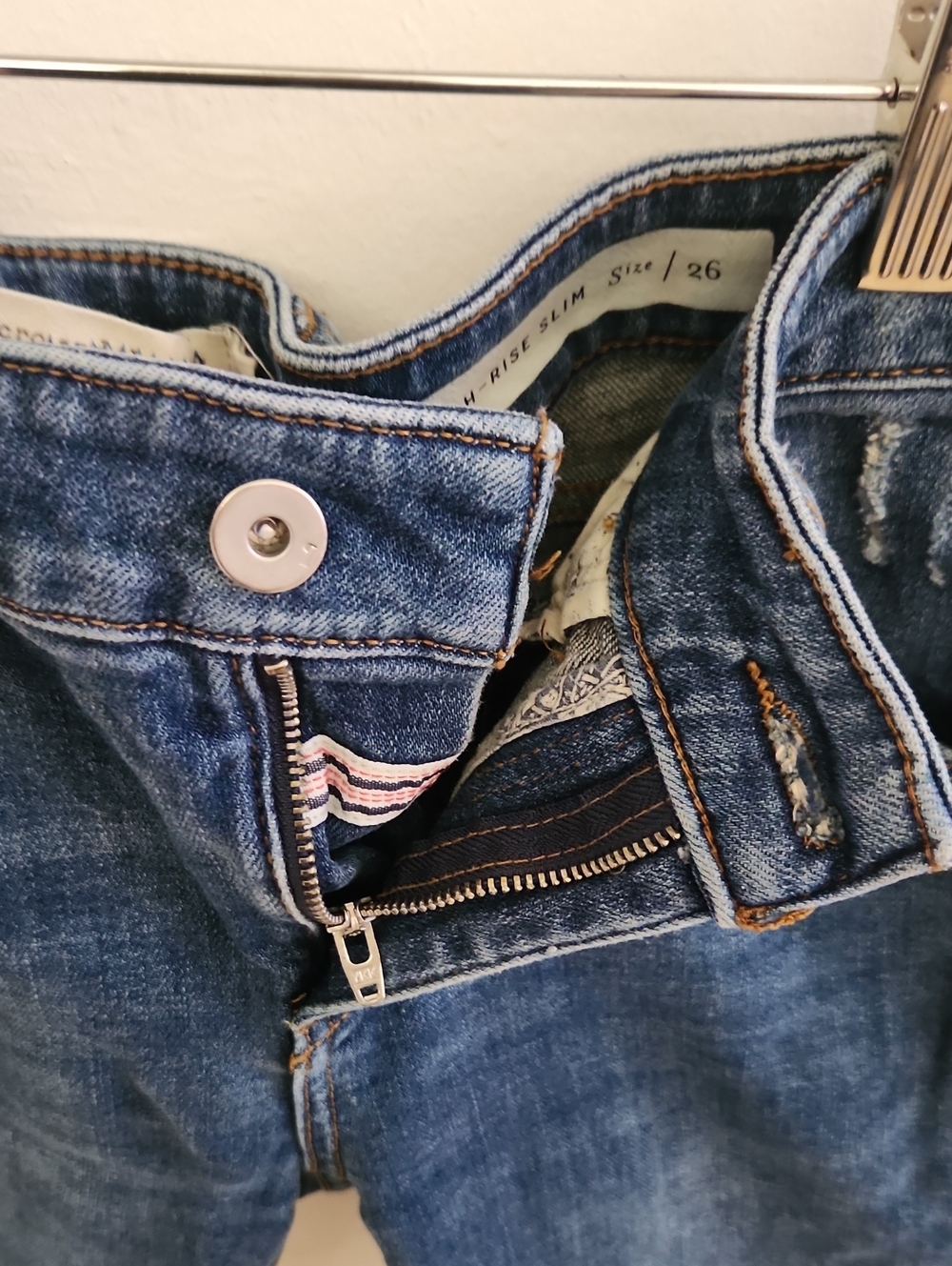 Anthropologie Pilcro & The Letterpress High-Rise Slim Bermuda Shortd Raw Hem 26 - Picture 4 of 7
